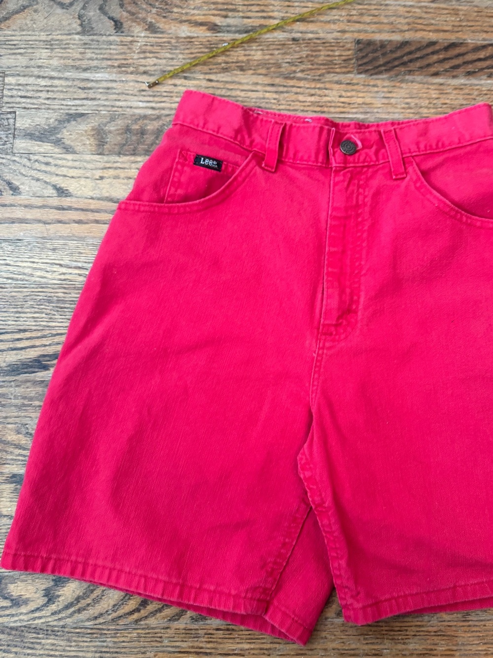 Vintage Lee Women’s High waisted red Denim Shorts - size 27